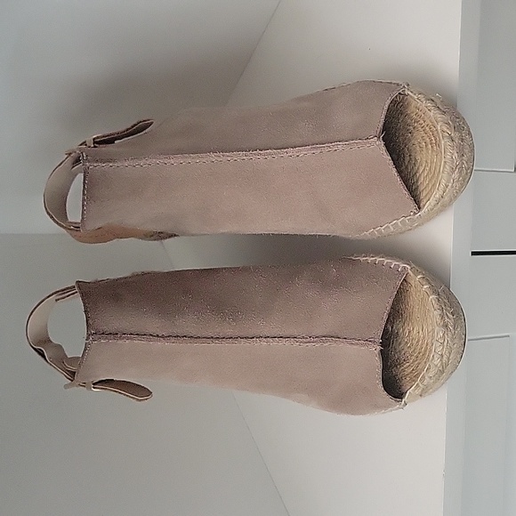 Seychelles tan wedges